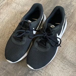 Black nikes